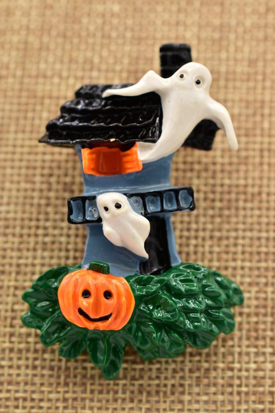 Vintage Haunted House Pin Brooch Ghost Pumpkin Halloween Enamel Chunky 90s BinBP